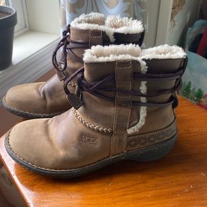 UGG Australia “Cove” Brown Leather Suede Winter Ankle Boots Women Size 6